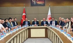 TBMM’de Aydınlı gençlerle samimi buluşma! CHP’li vekiller Gazi Meclis’inde hemşehrilerini ağırladı