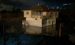 Afet beklenen ilçede jandarmalar vatandaşlardan evlerini boşaltmasını istiyor