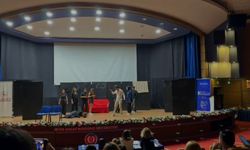 Aydın’da ‘Hasret’ oyunu sahnenin tozunu attırdı