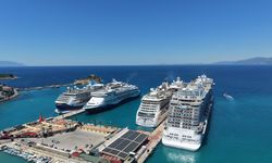 Dev gemiler Kuşadası esnafına can suyu oldu! 9 bini aşkın turist ilçeye geldi