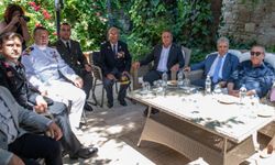 Kuşadası’nda ilçe protokolü vatandaşlarla bayramlaştı