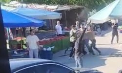 Pazar yerinde tezgah kavgası! Silahlar konuştu: Yaralılar var!