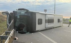 Yolcu otobüsü devrildi! Çok sayıda yaralı var