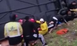 Yolcu otobüsü şarampole devrildi: Çok sayıda ölü ve yaralı var