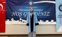 AK Parti'li Özmen'e mezuniyet sevinci: Kızı eczacı oldu