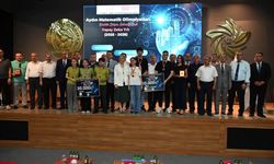 Aydın’da 17 ilçenin matematik dehaları yarıştı! 130 bin liralık ödül dağıtıldı