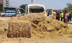 Aydın’da köprü altında dehşet! Saman balyaları kamyoneti ezdi
