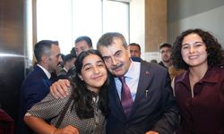 Aydınlı öğrenci Türkiye üçüncüsü oldu: Ödülünü Bakan Tekin’in elinden aldı