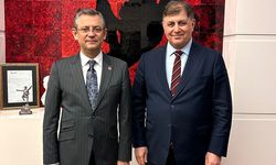 Büyükşehir Belediye Başkanı 'yeni partisini' duyurdu