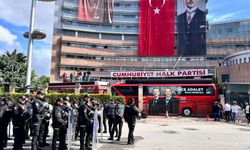 CHP birbirine girdi! Meclis önünde arbede