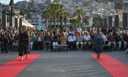 Kuşadası’nda atıklardan elbise defilesi