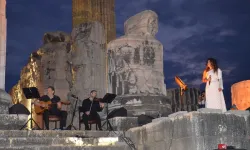 Didim'deki Apollon tapınağında edebiyat zamanı