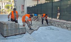 Kuşadası’nda yol yapım çalışmaları sürüyor