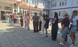 Söke’deki YKS görüntüleri dikkat çekti: Erkekler iş hayatına atılınca kızlar fark attı