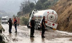 Nazilli'de korkutan kaza! Dev tanker kanala saplandı