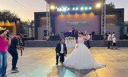 Aydın’da genç çiftin zeybek gösterisi ayakta alkışlandı: Ömür boyu mutluluğa ‘evet’ dediler