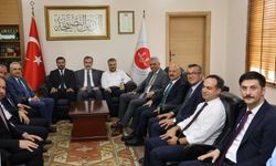 Bakan Memişoğlu’ndan sürpriz ziyaret: Cuma çıkışı “davete icabet” etti