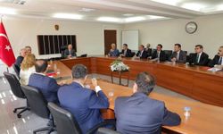 Kaymakamlar Vali Varol başkanlığında bir araya geldi! Yatırımlar ve kamu hizmetleri değerlendirildi