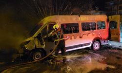 Nazilli’de minibüs alevlere teslim oldu!