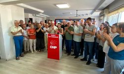 Görevden alınan Ökmen’den dikkat çeken hareket! Genel Merkez’in karar belgesini yırtıp attı!