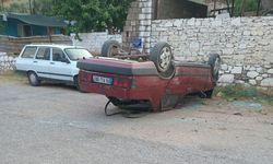 Aydın’da ani manevra kaza doğurdu! Otomobil ters döndü