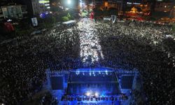 Didim’de binlerce kişi Fener Alayı'nda buluştu: 30 Ağustos coşkusu Işın Karaca'yla taçlandı