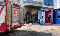 Efeler’de kartonlar alev aldı: Yangın paniğe neden oldu