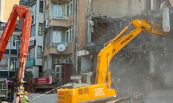 Efeler’de yıkım başladı: Yol trafiğe kapatıldı! Vatandaş film gibi izledi