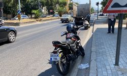 Nazilli'de feci kaza: Kamyonetin altında kalan motosikletli ağır yaralandı