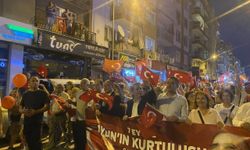 Aydın'da kurtuluşun coşkusu sokaklara taşındı! Yüzlerce vatandaş meşale ve Türk bayraklarıyla fener alayında buluştu