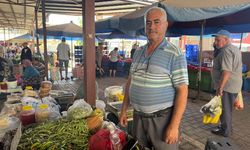 Aydınlı emekli geçinemedi pazarcılığa başladı! "Sürekli çalışmaya mecburuz"