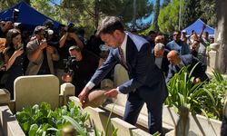 Efsane Vali kabri başında dualarla anıldı: Aydınlılar Başkan Yazıcıoğlu’nu yalnız bırakmadı