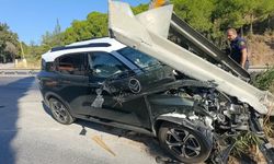 Söke'de korkunç kaza! Bariyerlere saplandı