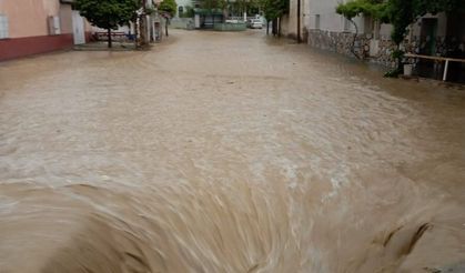 Yenipazar yağışa teslim: Üç mahallede hayat felç oldu
