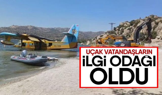 Uçak Vatandaşların İlgi Odağı Oldu