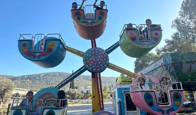 Çocuklar için “Sen Gül Dünya Gülsün” projesi! Lunaparkta gönüllerince eğlendiler