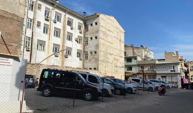 Esnaf tozdan şikayet ediyordu! Aydın’da yıkılan kamu binasının yeri bakın ne oldu