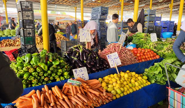 Söke'de pazar fiyatları dikkat çekti! Kış sebze ve meyveleri tezgahta