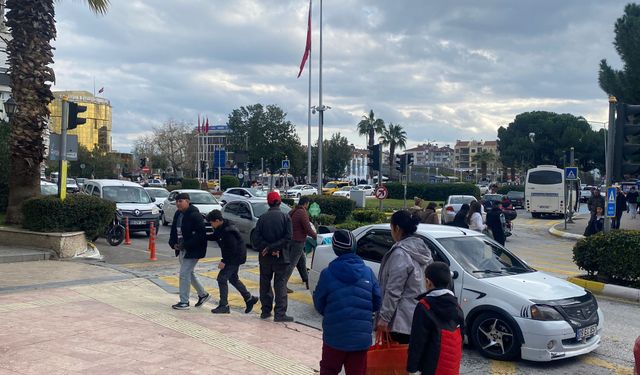 Aydınlı vatandaşlar havaya aldırmadı: Sokaklar dolup taştı