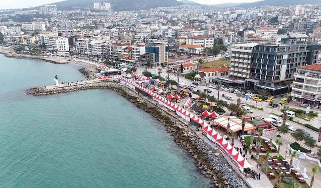 Kuşadası pazarına bayram düzenlemesi