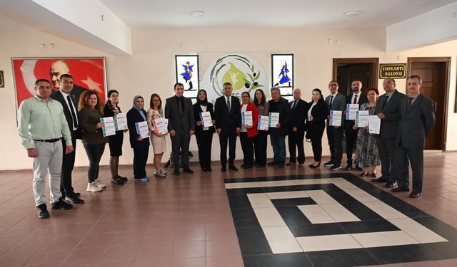 Nazilli’de 6 okula kalite belgesi! Belgeleri İl Müdürü Ekici takdim etti