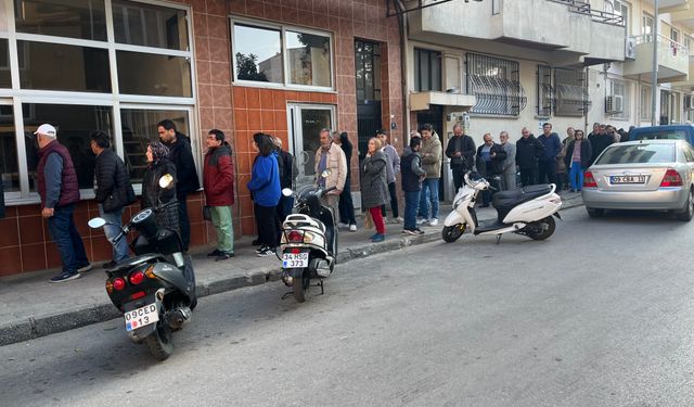 Nazilli’de Ramazan klasiği: Sıcak pide kuyruğu