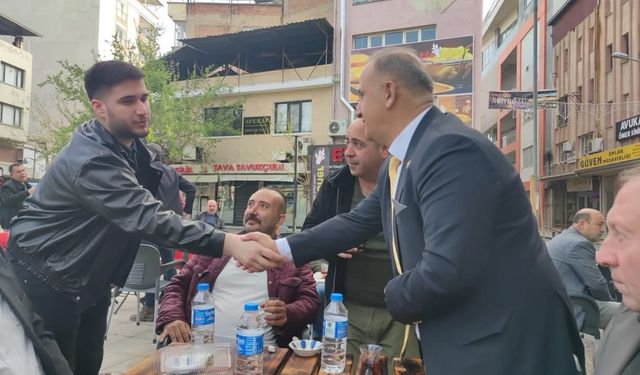 Başkan Kaya bayram sabahında vatandaşlarla bayramlaştı