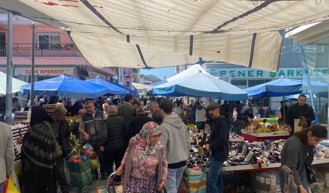 Koçarlı’da pazara yoğun ilgi: Vatandaşlar sıcak havayı fırsat bildi