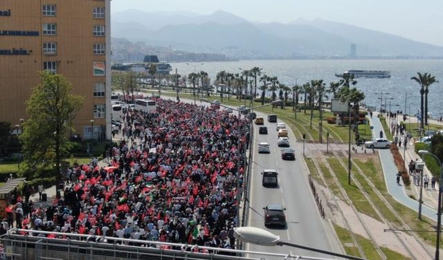 İzmir'de halk sokağa döküldü! Yaşananlara büyük tepki gösterdiler