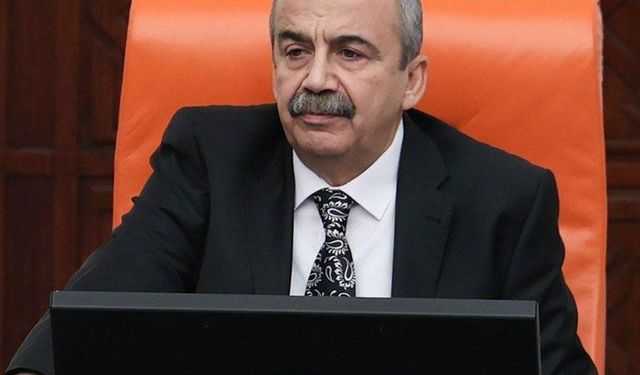 Sırrı Süreyya Önder kalp krizi geçirdi