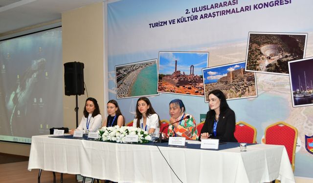 AK Partili Sarıbaş politikaya ışık tuttu! Didim’de önemli sunuma katıldı