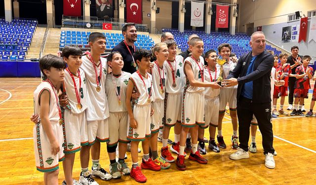 Final maçı nefes kesti! Söke Basket S.K şampiyon oldu