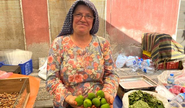 Aydın pazarında reçellik ilek satışları başladı