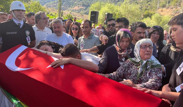 Yangında şehit düşen orman işçisi son yolculuğuna uğurlandı! Ailesinin feryatları yürekleri dağladı